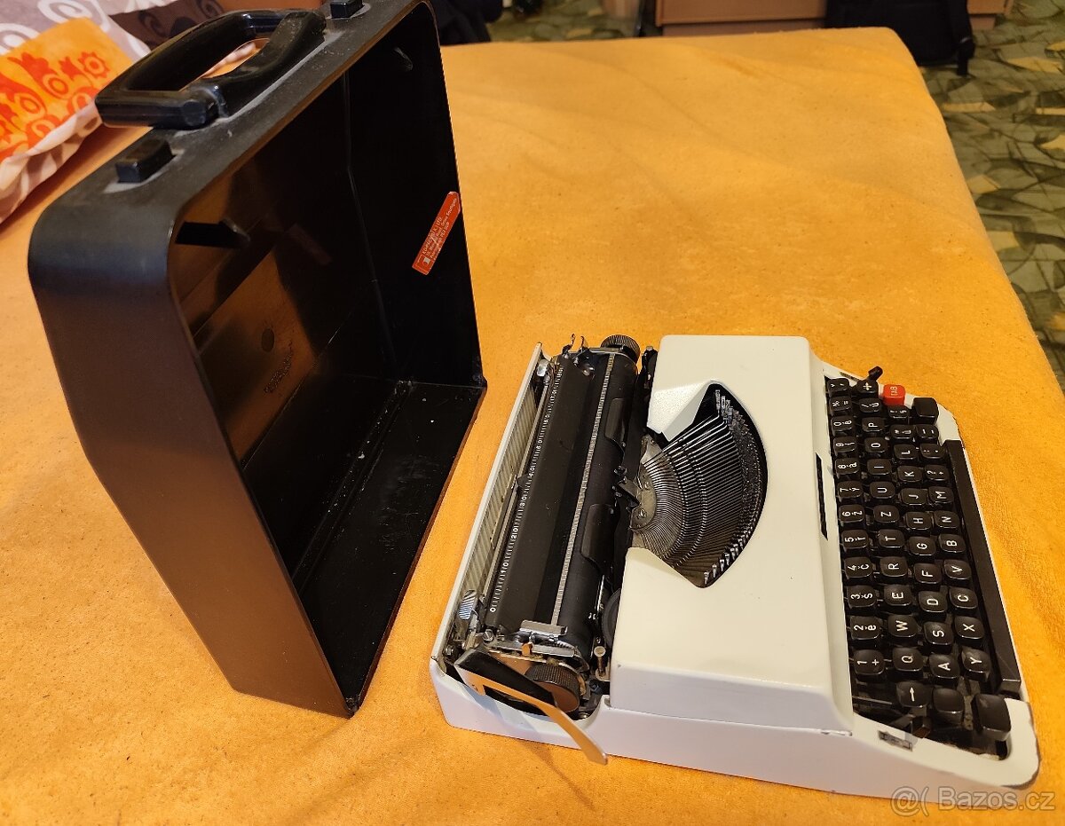 Kufříkový psací stroj Chevron 63 - 3