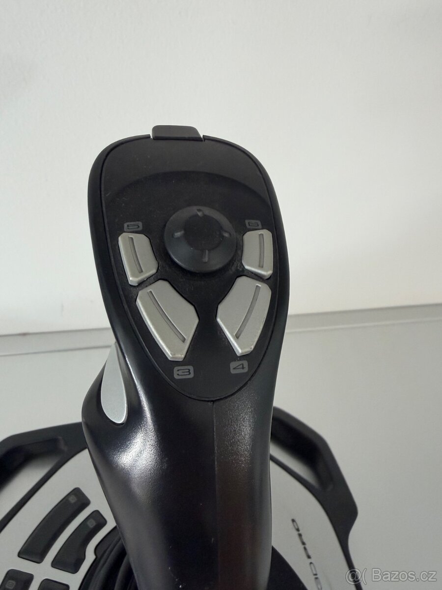 Logitech Joystick Extreme 3D Pro s originální krabicí. - 3