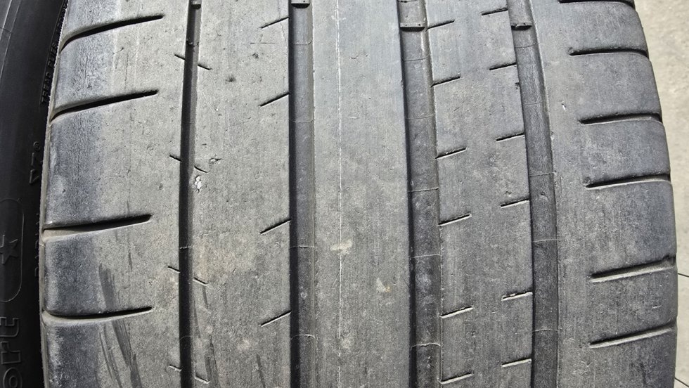 Letní pneu 265/35/19 Michelin - 3