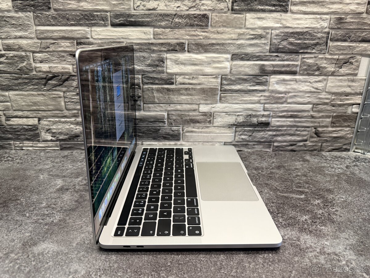 MacBook Pro 13" 2020 M1 / 8GB / 256GB - 3