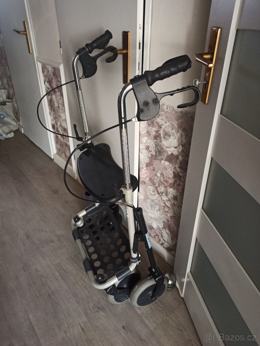 Čtyřkolové skládací chodítko - 3