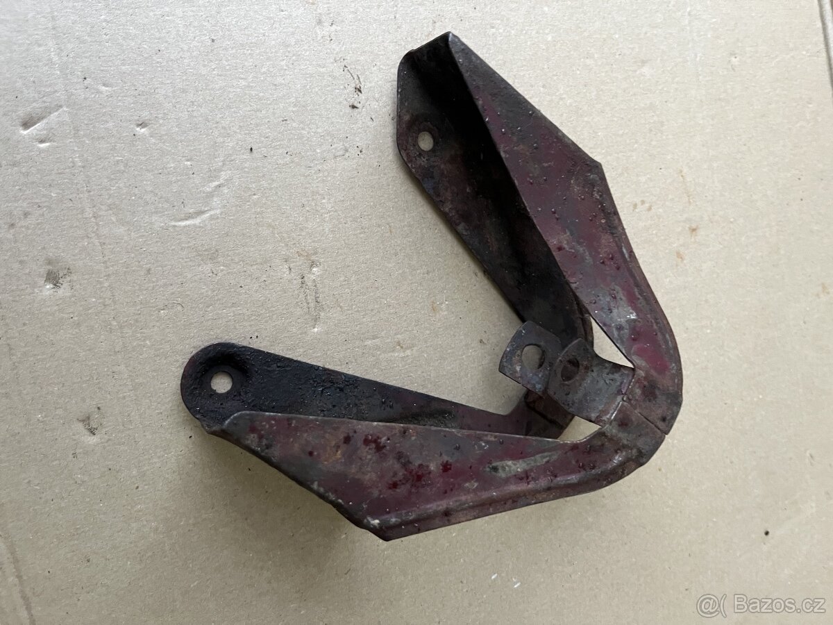 Jawa Kývačka - Držák krytu řetězu - 3