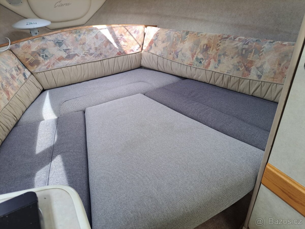 Motorová kajutová loď Bayliner 2655 - 3