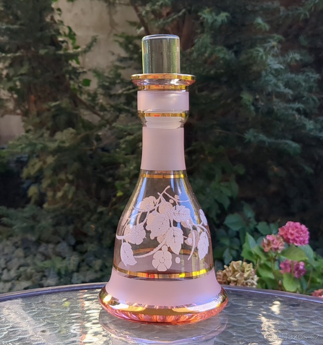 Skleněná růžová karafa se zlacením - 3