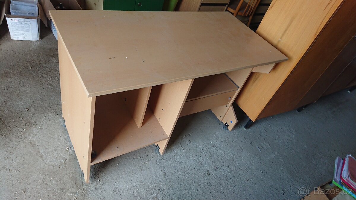 Pracovní stůl - 3