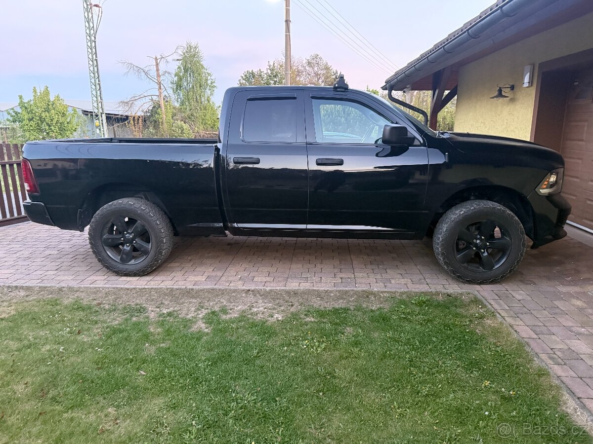 Dodge Ram 1500 - 6míst