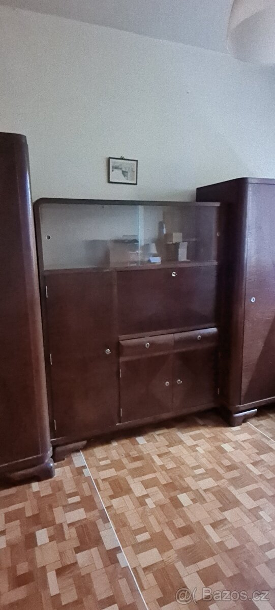 Tmavá skříňová sestava - 3