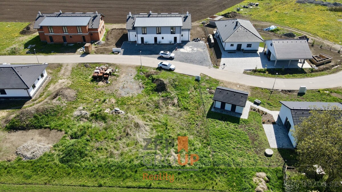 Prodej pozemku pro bydlení o rozloze 906 m² - Dubany - 3