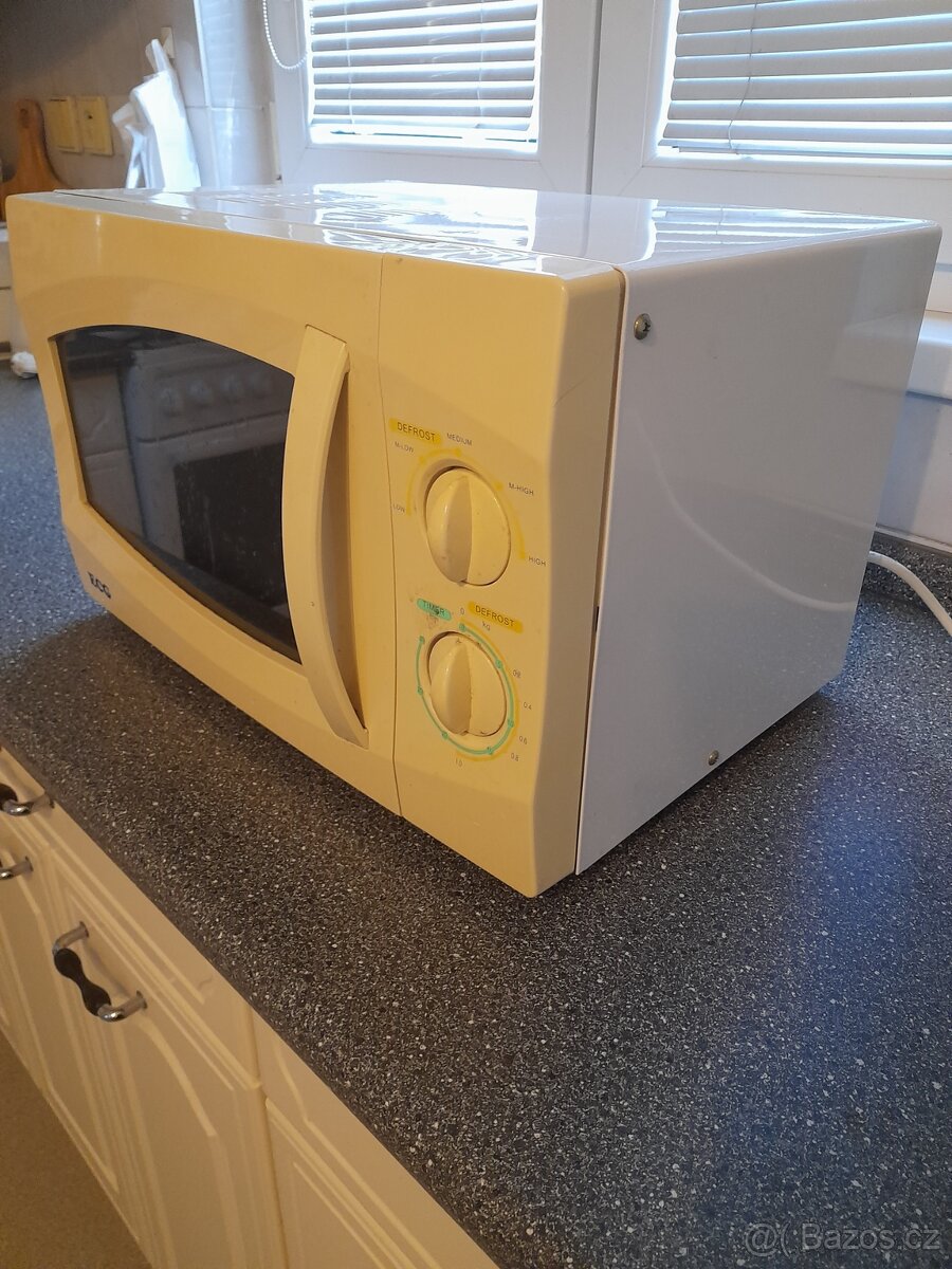 Mikrovlna trouba ECG M8017P 1300W - 3