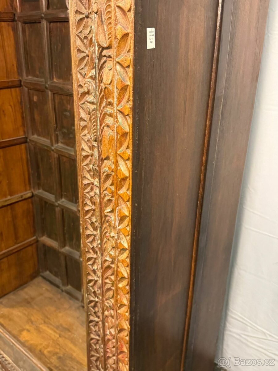 Indická ručně řezaná portálová skříň (136003) - 3