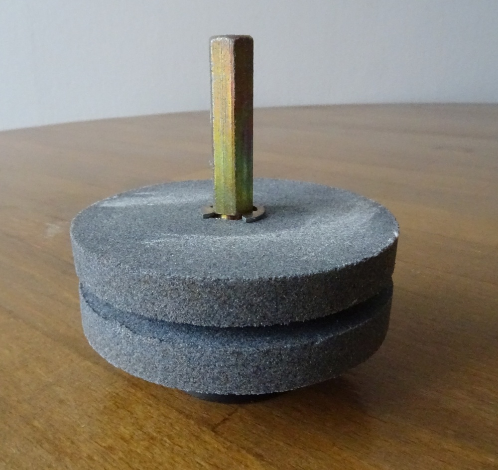 Retro ostřič na nože a nůžky - 3