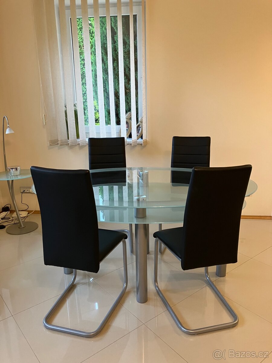 Stůl + 4 židle - 3