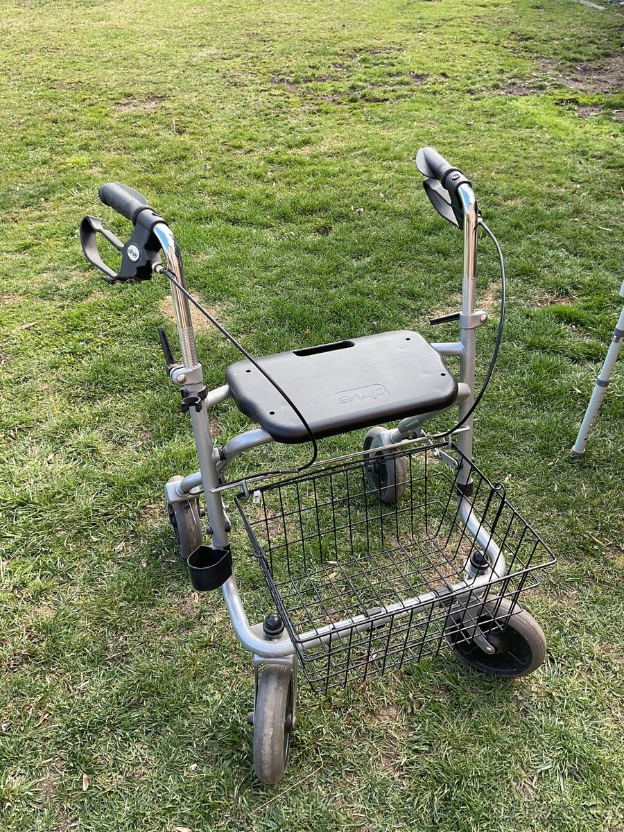 Elektrická polohovací invalidní postel - 3