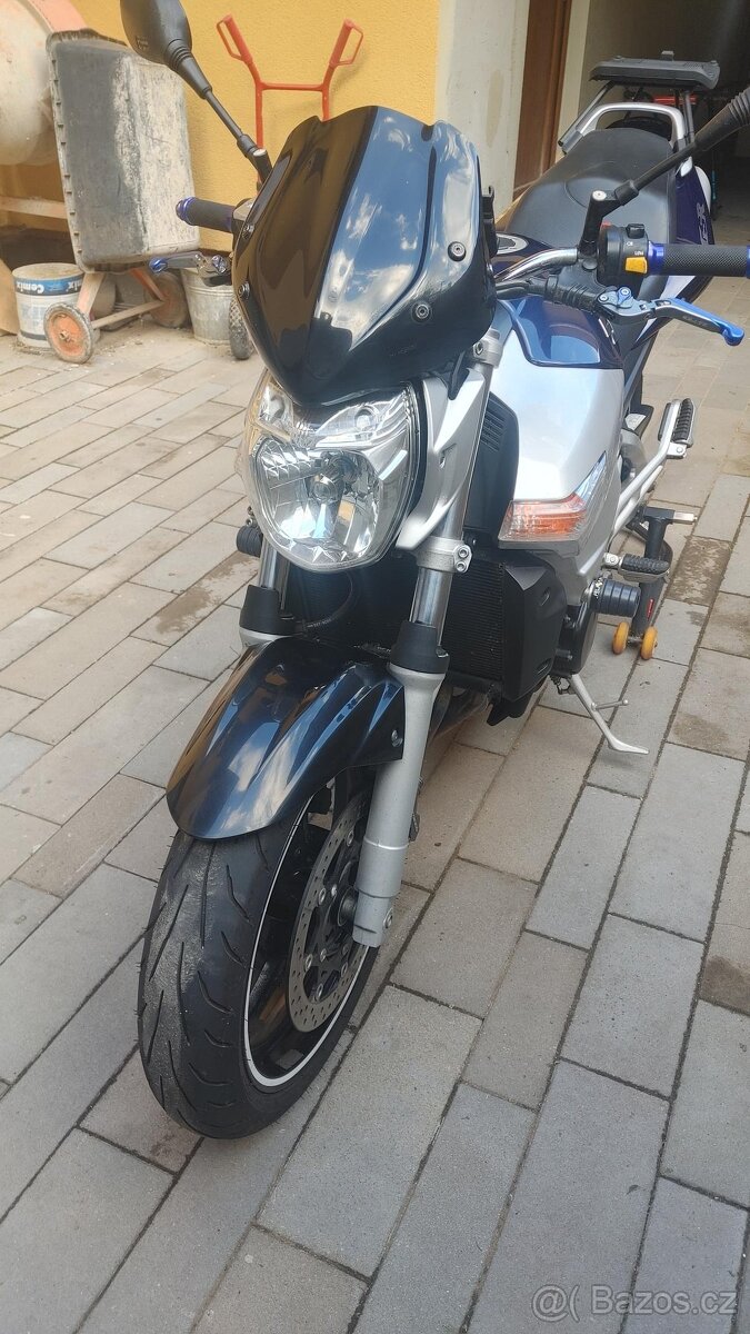 Suzuki GSR 600 - 3