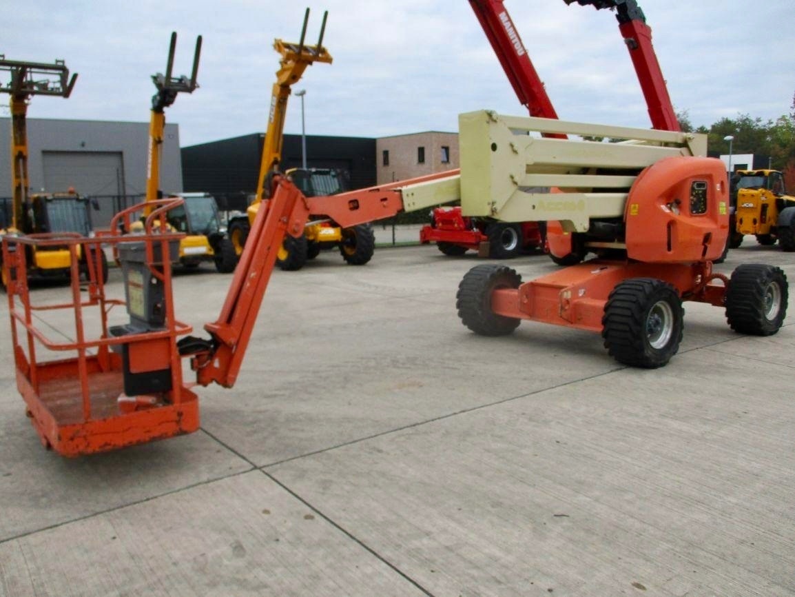 TERÉNNÍ KLOUBOVÁ PLOŠINA JLG 510 AJ - 3