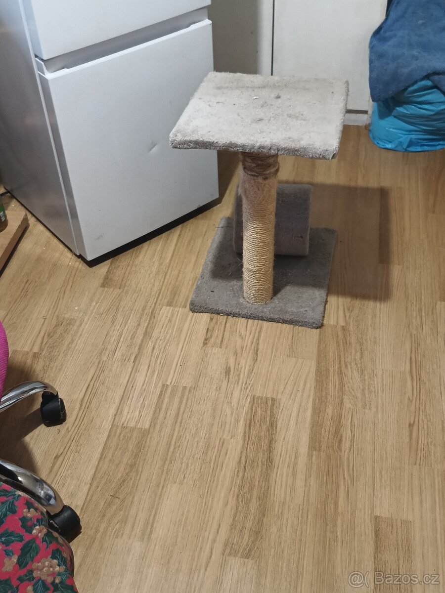 Prodám už hodně opozivane skrabadlo pro kočky - 3