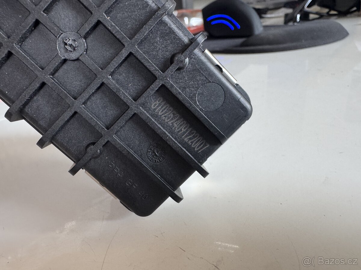 Mercedes-Benz OM 642 V6 3.0 CDi el. motorek turba - 3