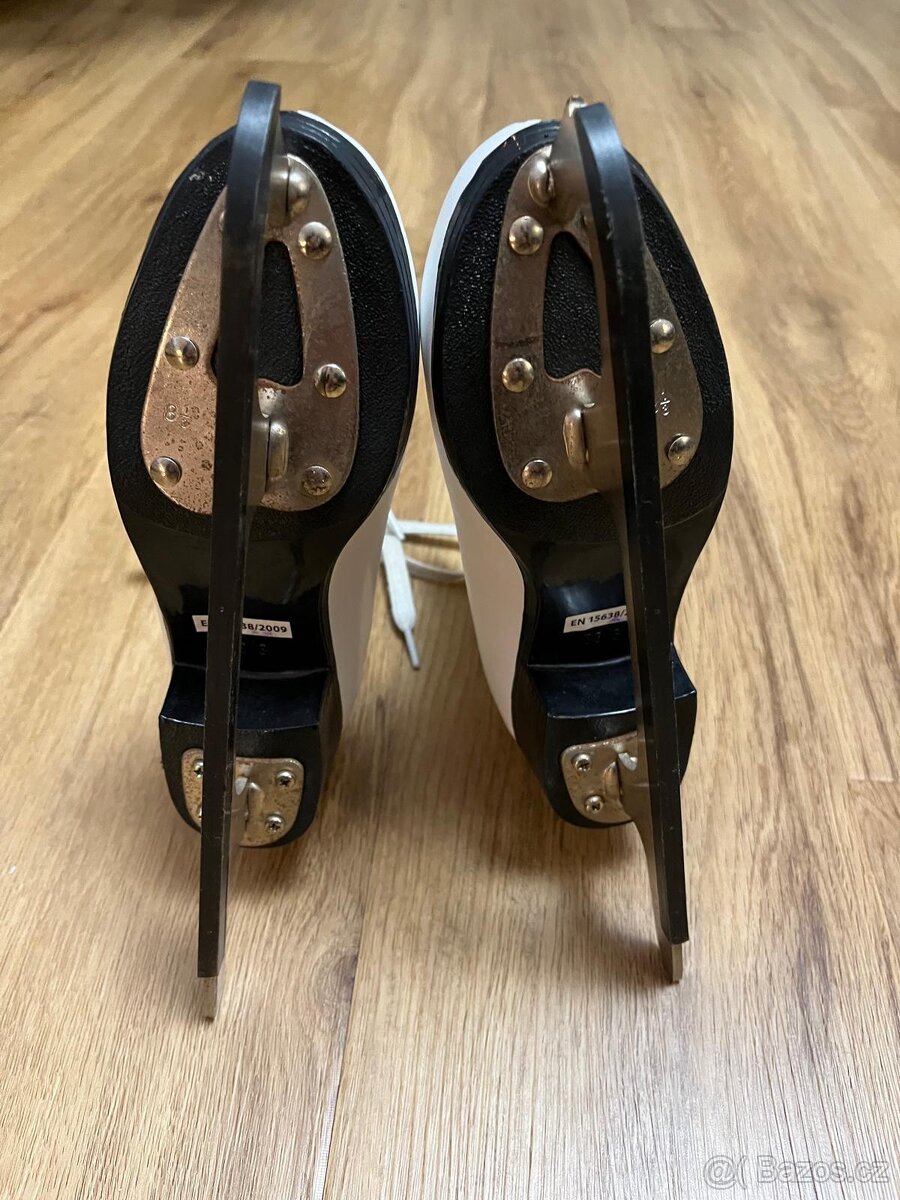 Prodám dívčí brusle Crowned, EU 33 - 3