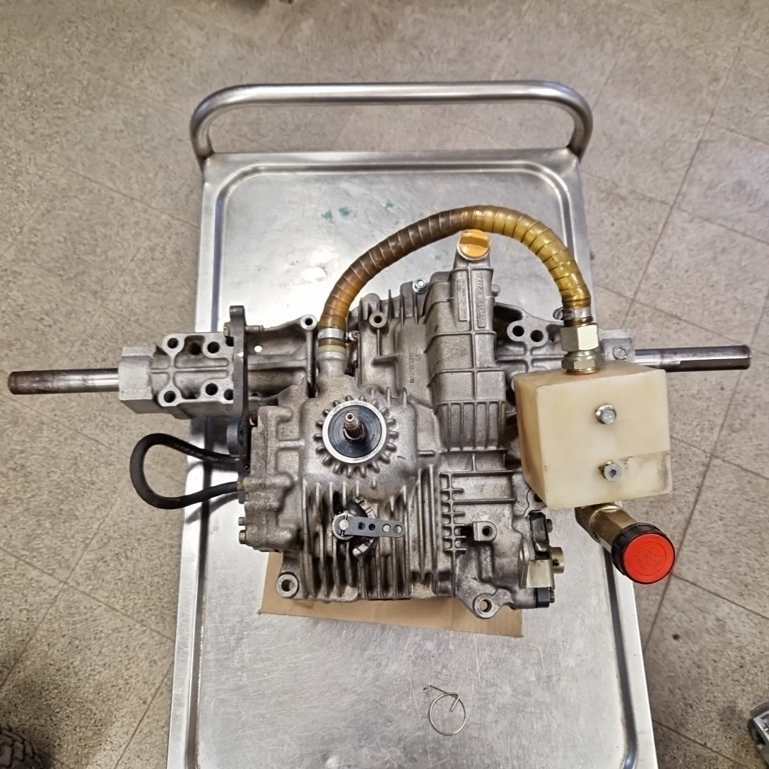 Zahradní traktor: Opravy hydrostatických převodovek - 3