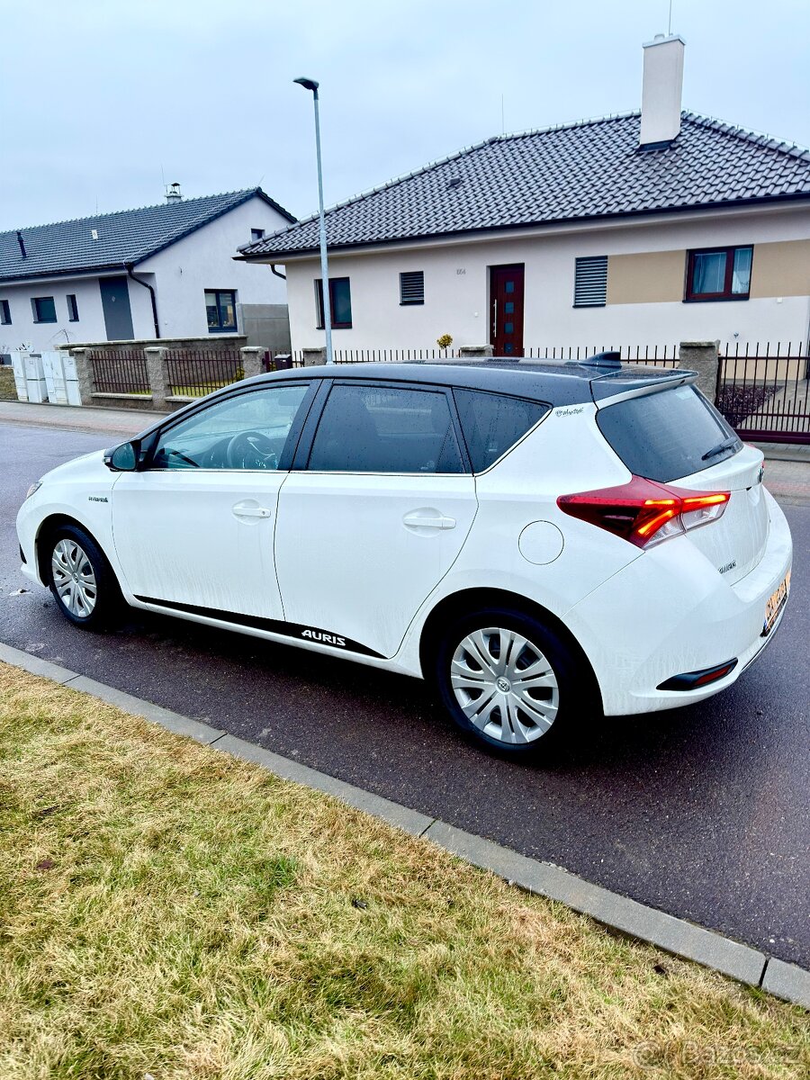 Toyota Auris 1.8 hybrid HB - 3