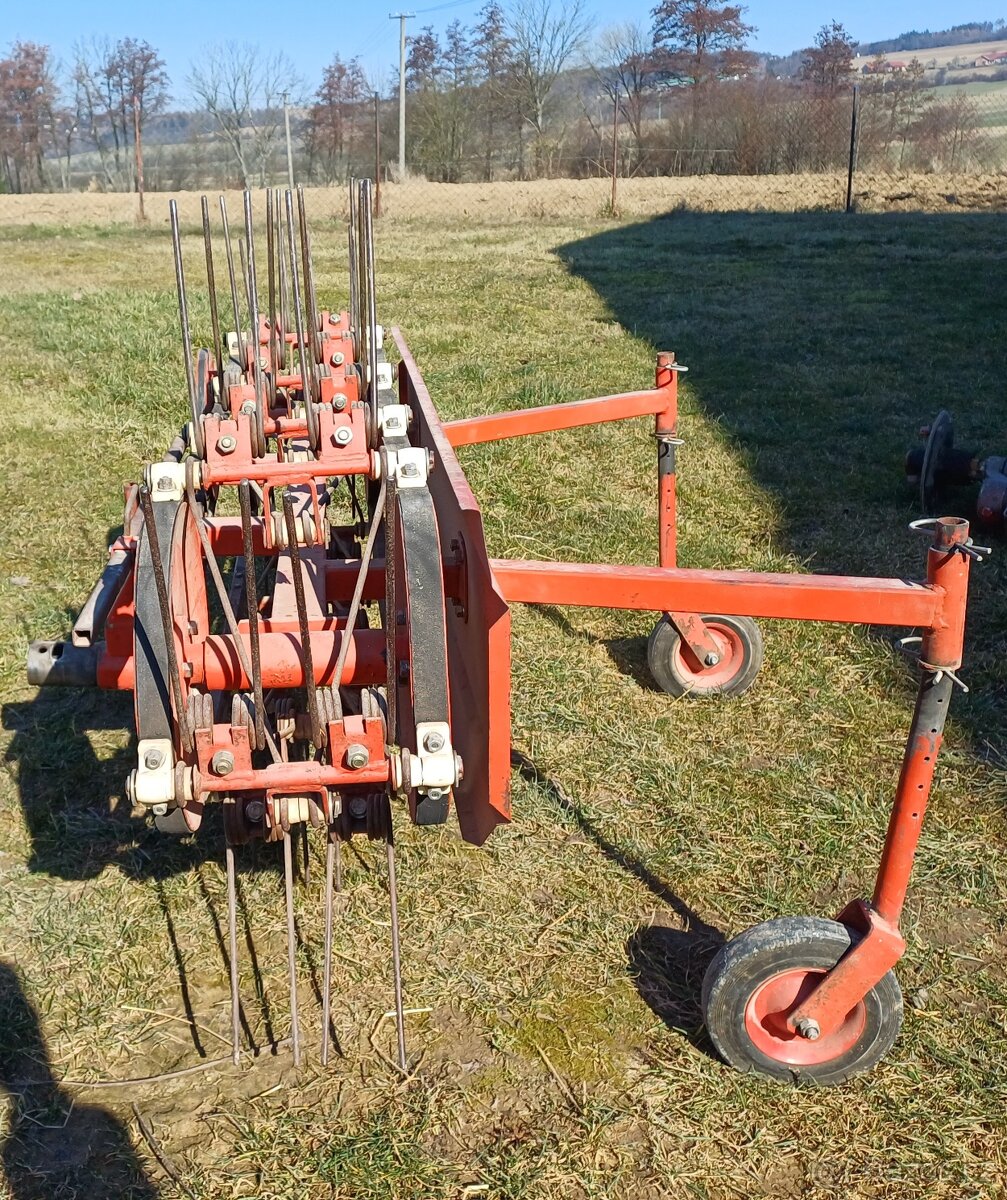 Obraceč sena VARI - 3