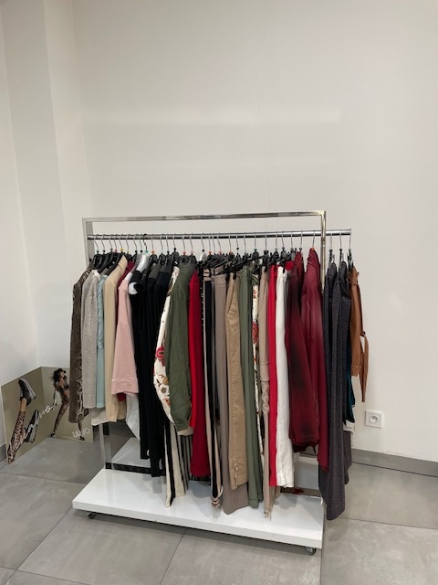 Prodám vybavení butiku - 3