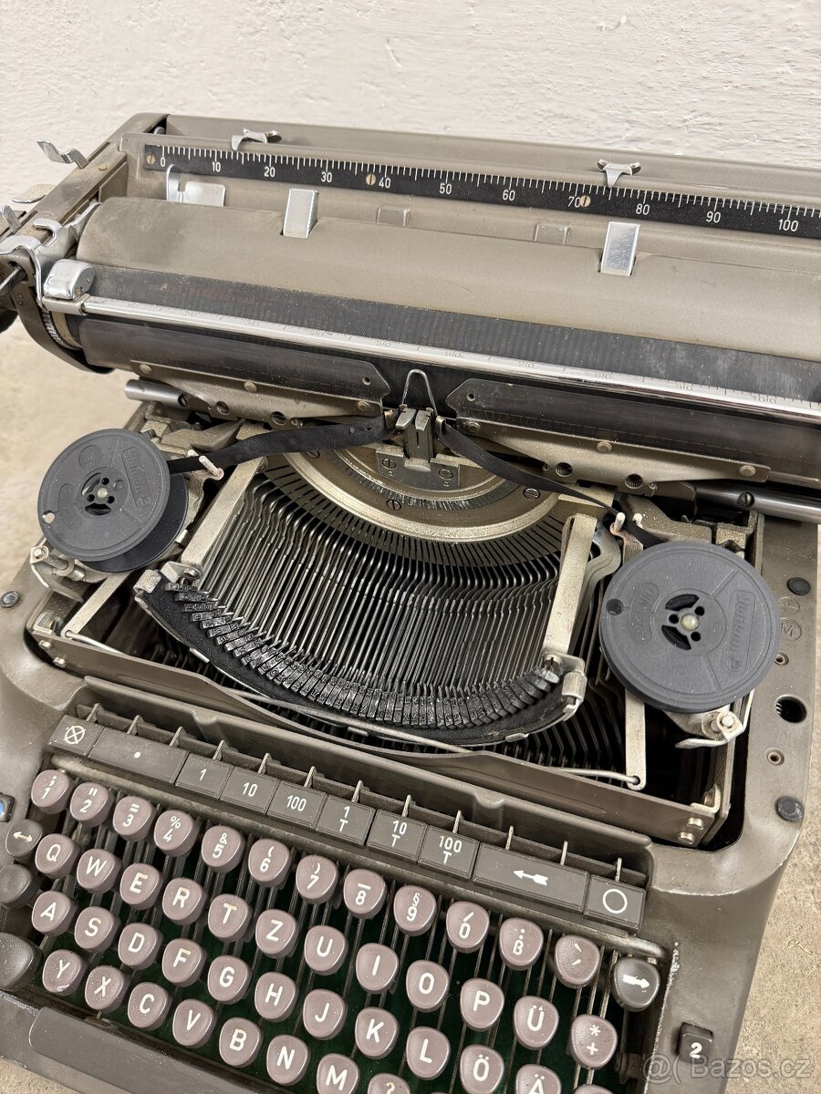 Psací stroj Adler Universal - 3