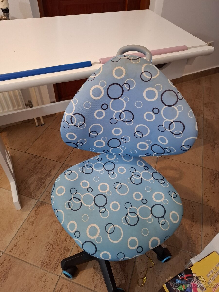 Souprava 2 stoly + 2 židle - 3