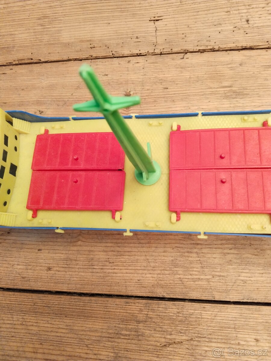 Stará plastová retro loď, 70-léta - 3