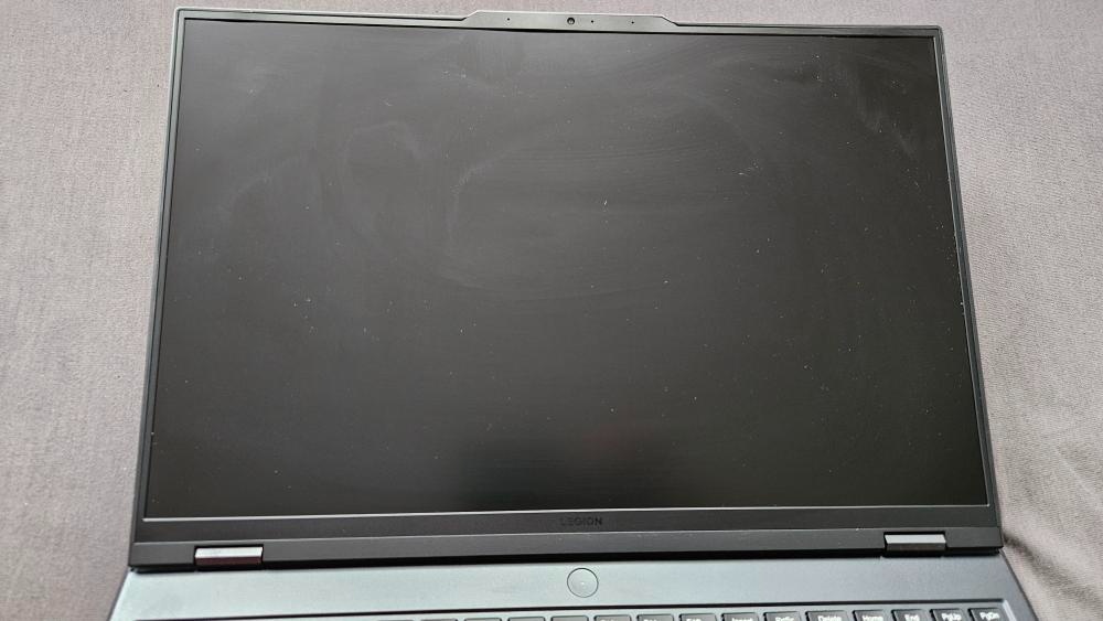 Herní notebook Lenovo Legion Pro 5 16IRX8 – Onyx Grey (kovov - 3