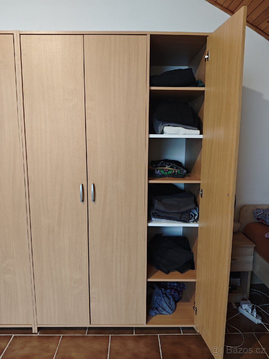 Šatní skříň - 3