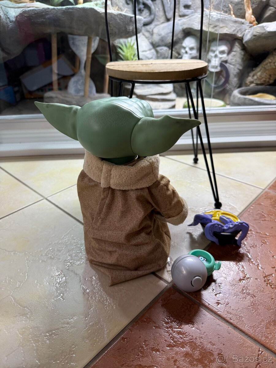 Interaktivní baby Yoda s příslušenstvím - 3