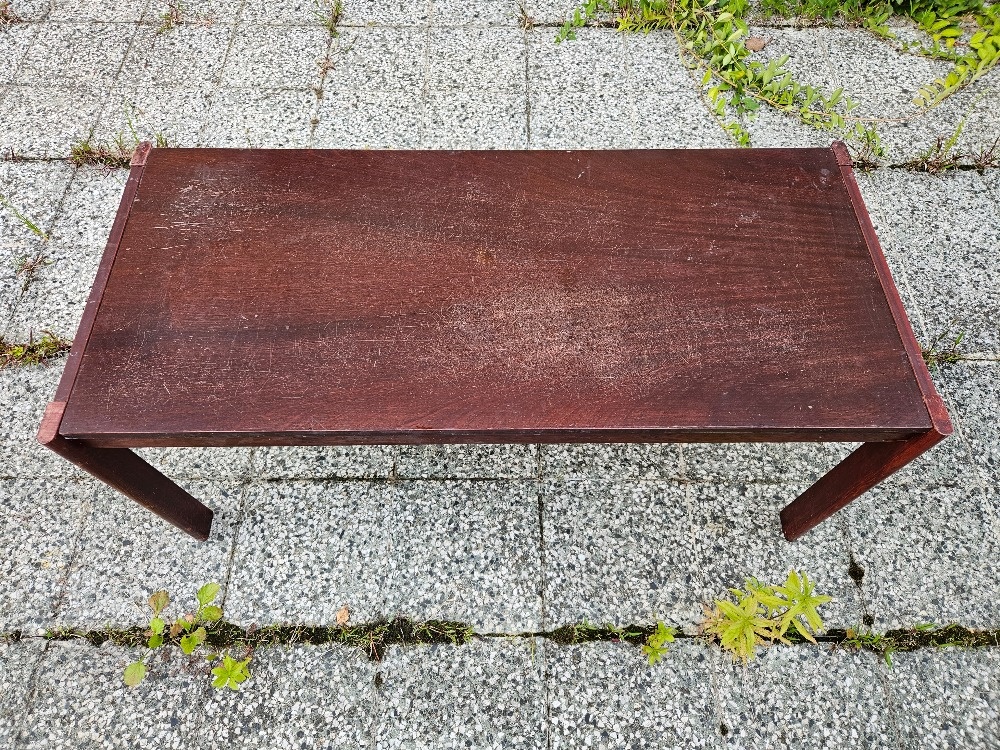 Dřevěný konferenční stolek - 3