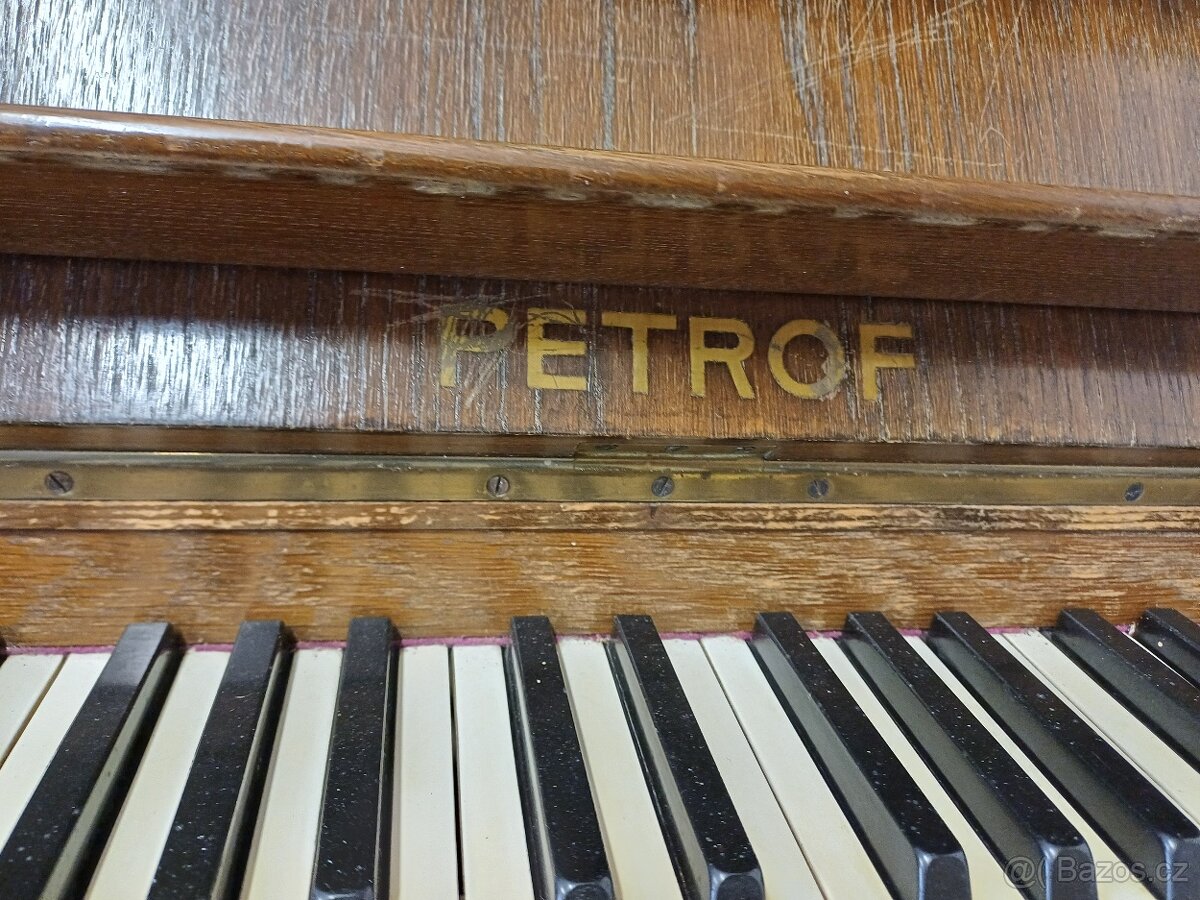 piano PETROF - 3