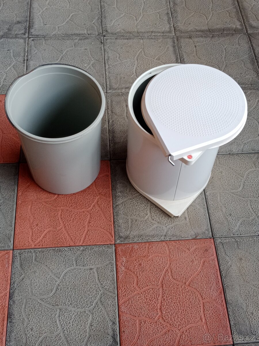 Vestavný výsuvný odpadkový koš - 3