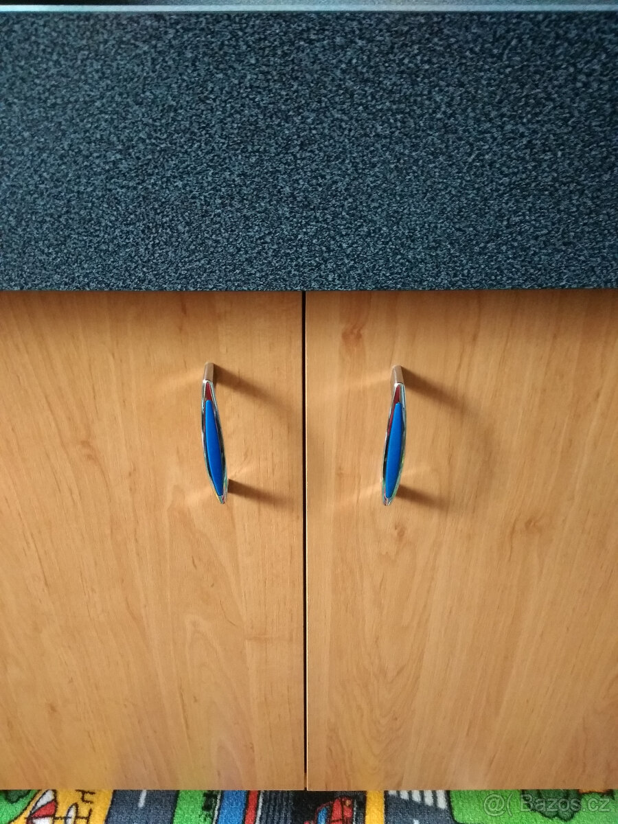 Postel jednolůžko na skříních - 3