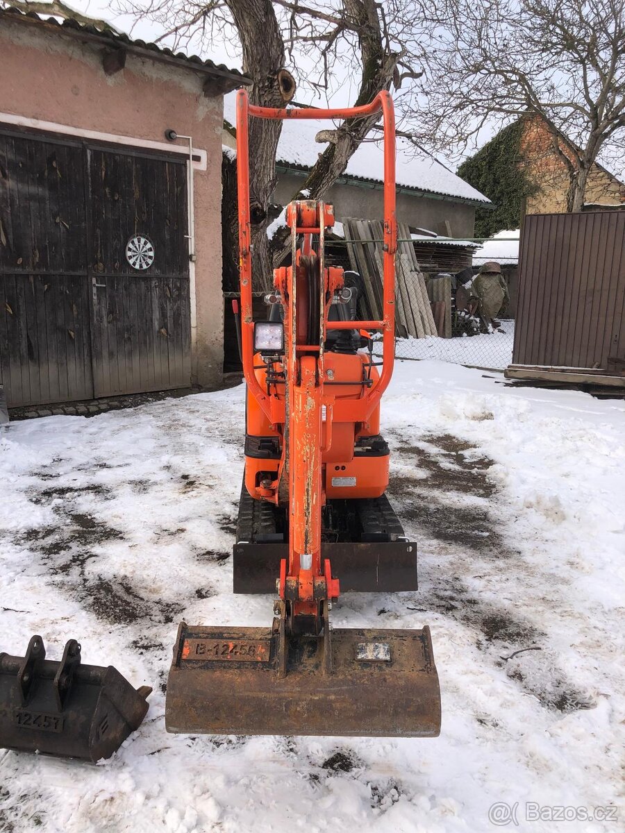 Minibagr Kubota U10 s nulovým přesahem zádě - 3