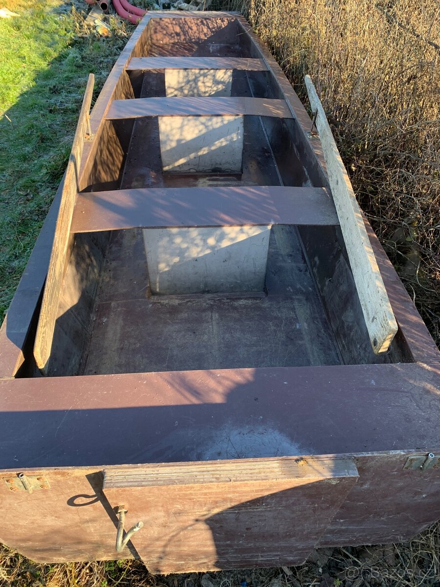 Plastová pramice 6m - 3