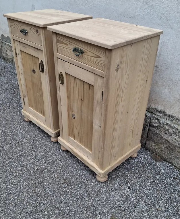 STAROŽITNÝ NOČNÍ STOLEK V PÁRU - 3