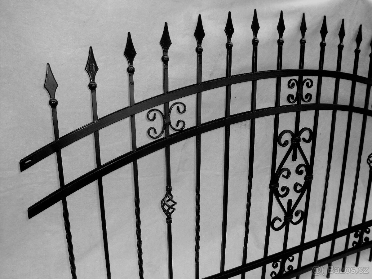 PLOT OPLOCENÍ BRÁNA VRATA - 3