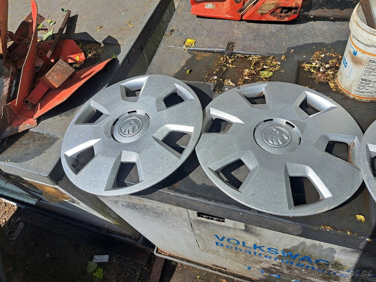 Poklice r15 original skoda sidus - 3