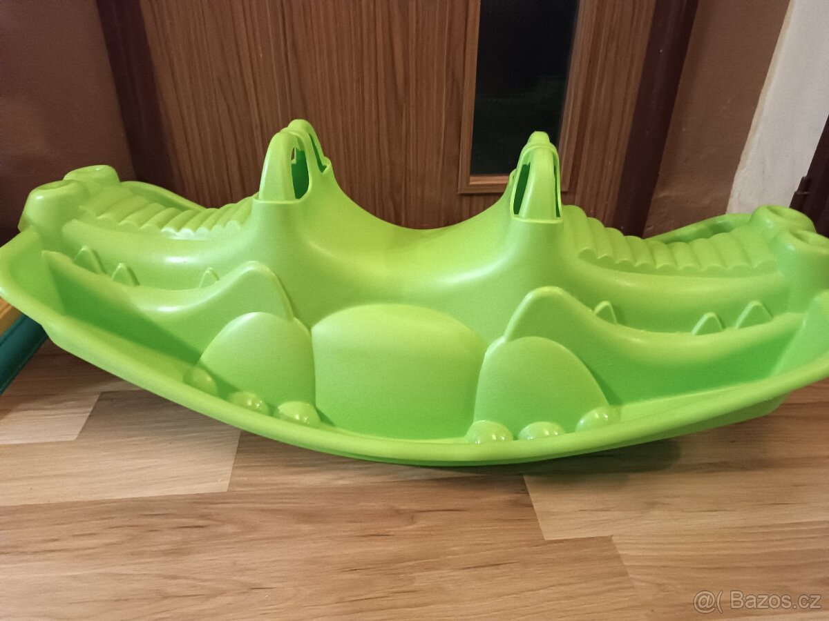 Houpačka krokodíl, červené odrážedlo - 3