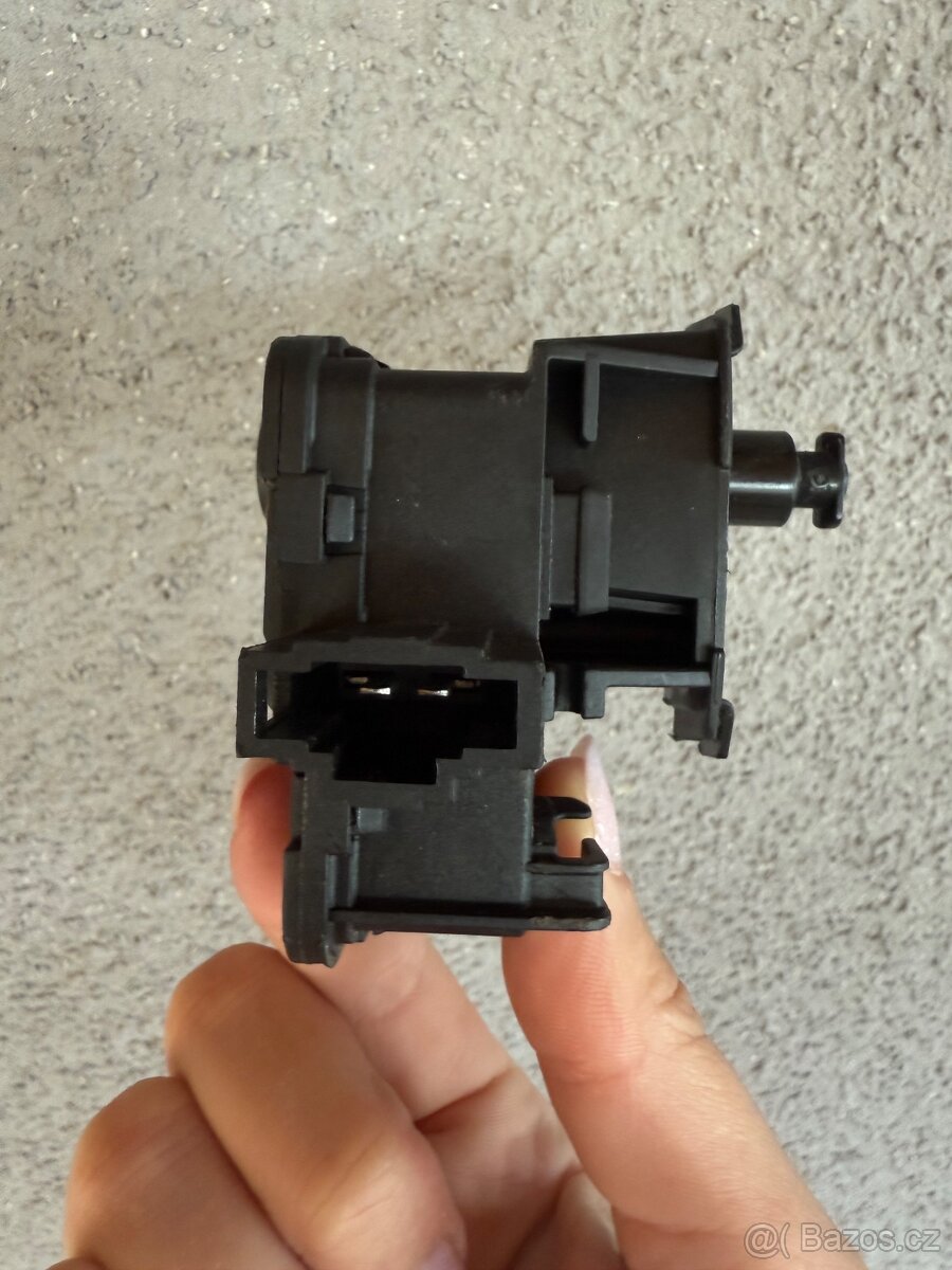 Zámek víčka nádrže - 3