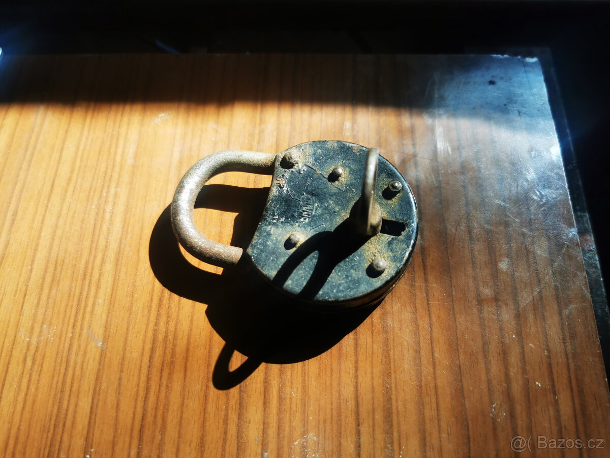 starý visací zámek - 3