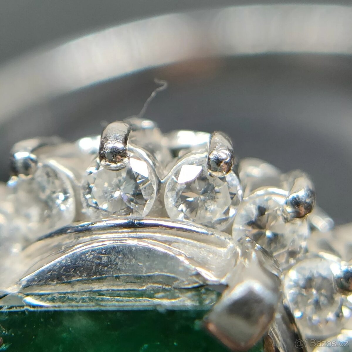 LUXUSNÍ PLATINOVÝ DIAMANTOVÝ PRSTEN SE SMARAGDEM - 3