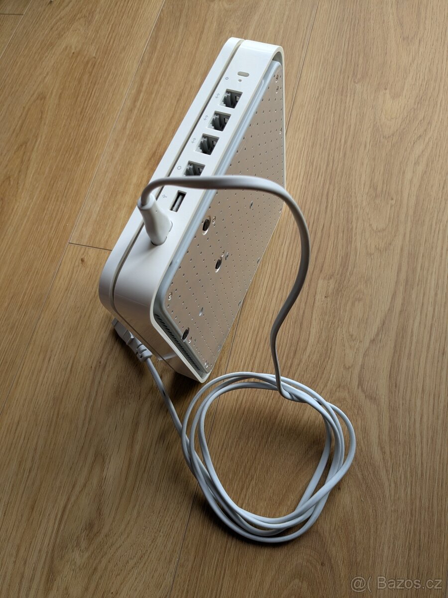 100mbit/s síť - 2x wifi + 2TB disk + brána USG gen 1. - 3