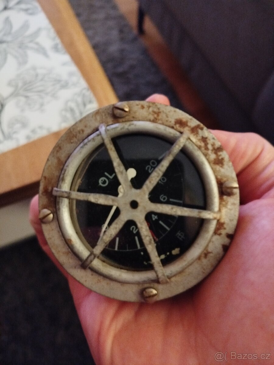 Starý měřič tlaku oleje - 3