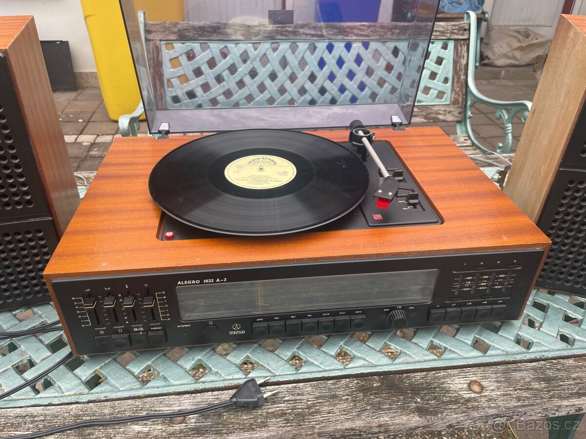 Gramofon Tesla s reproduktory - 3