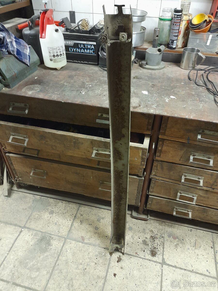 TRABANT 601 ZADNÍ NÁRAZNÍK HRANATÝ. - 3