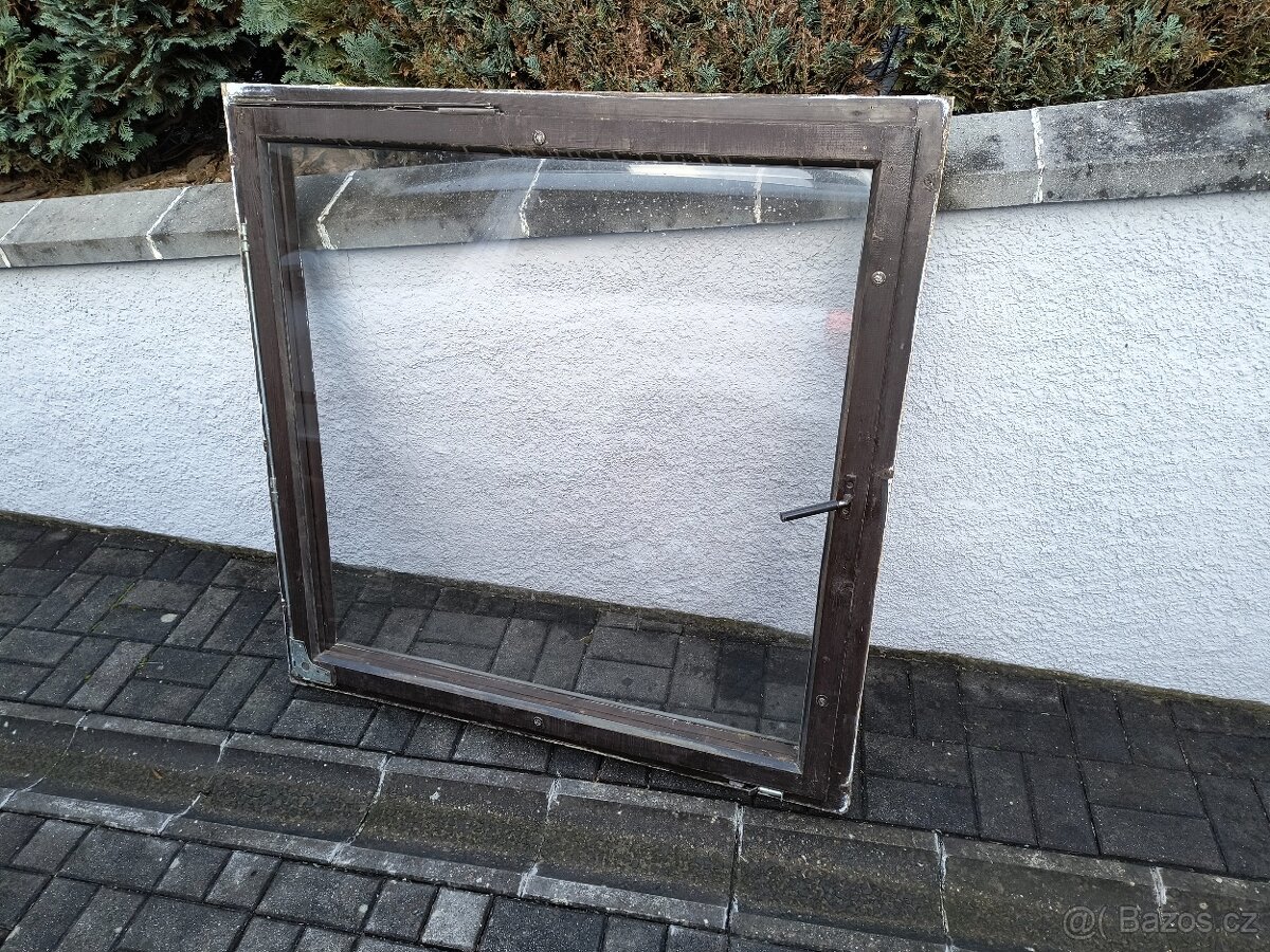 Dřevěné okno s rámem 120 x 120 cm - 3